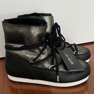NWT Women’s Moon Boots